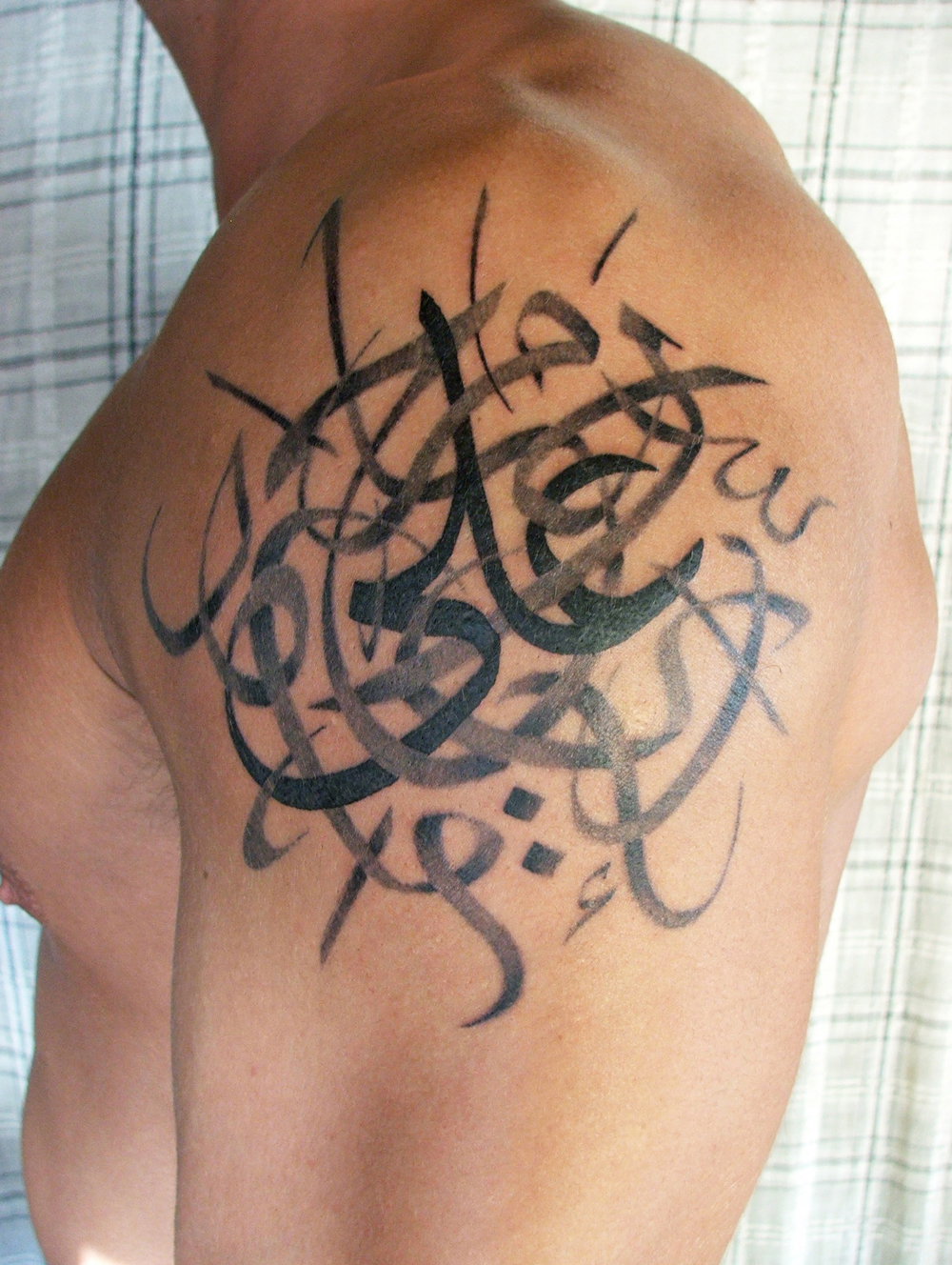 Мусульманские тату. Арабские Татуировки. Арабская вязь тату. Тату на арабском. Арабские знаки тату.